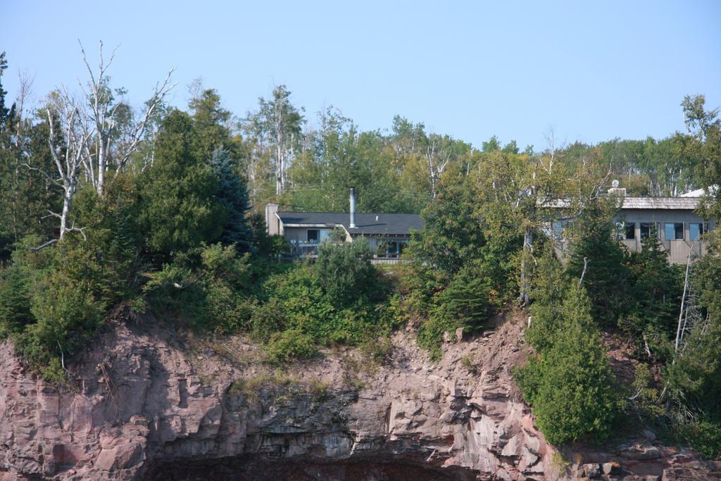 Cliff Dweller On Lake Superior Tofte Экстерьер фото