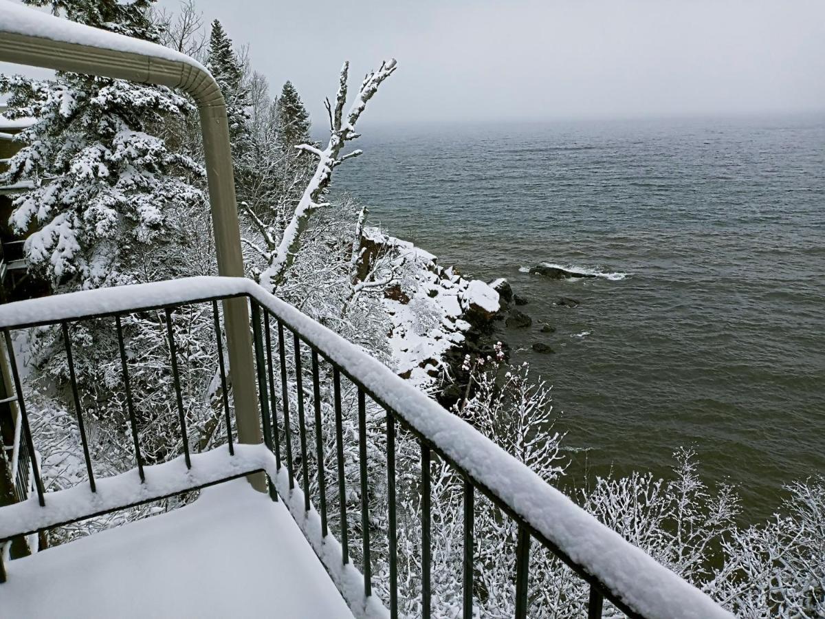 Cliff Dweller On Lake Superior Tofte Экстерьер фото
