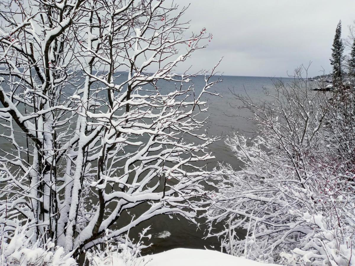 Cliff Dweller On Lake Superior Tofte Экстерьер фото