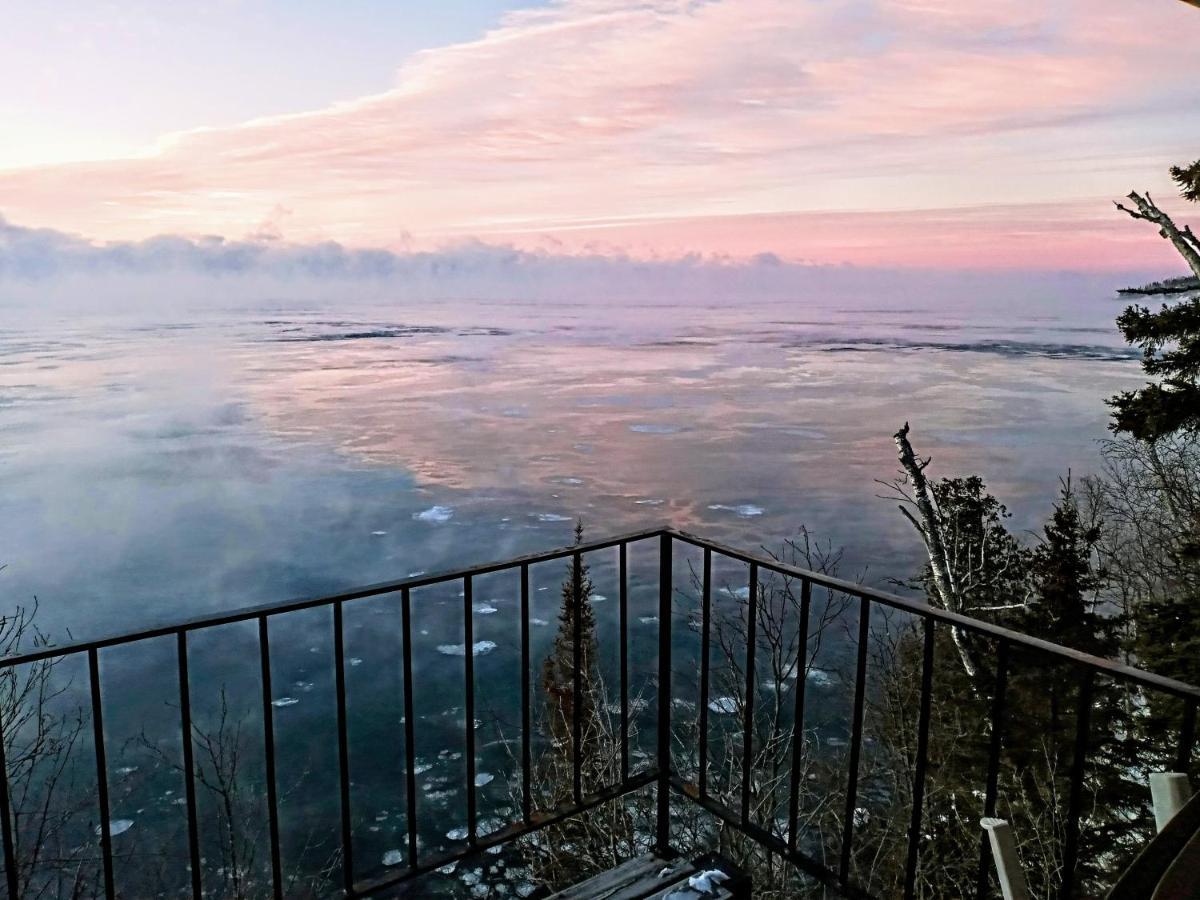 Cliff Dweller On Lake Superior Tofte Экстерьер фото