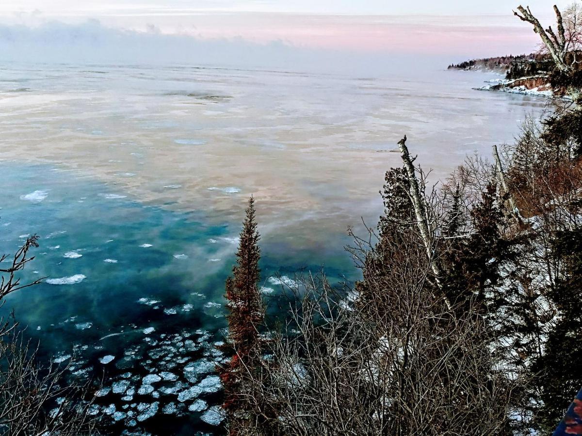 Cliff Dweller On Lake Superior Tofte Экстерьер фото
