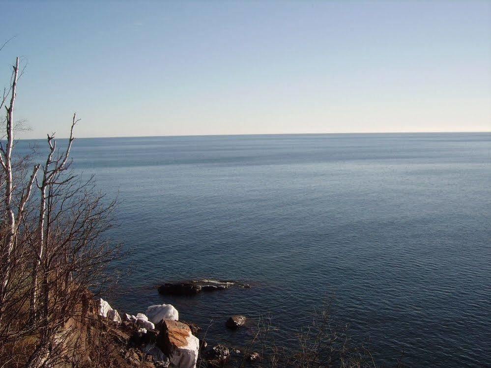 Cliff Dweller On Lake Superior Tofte Экстерьер фото