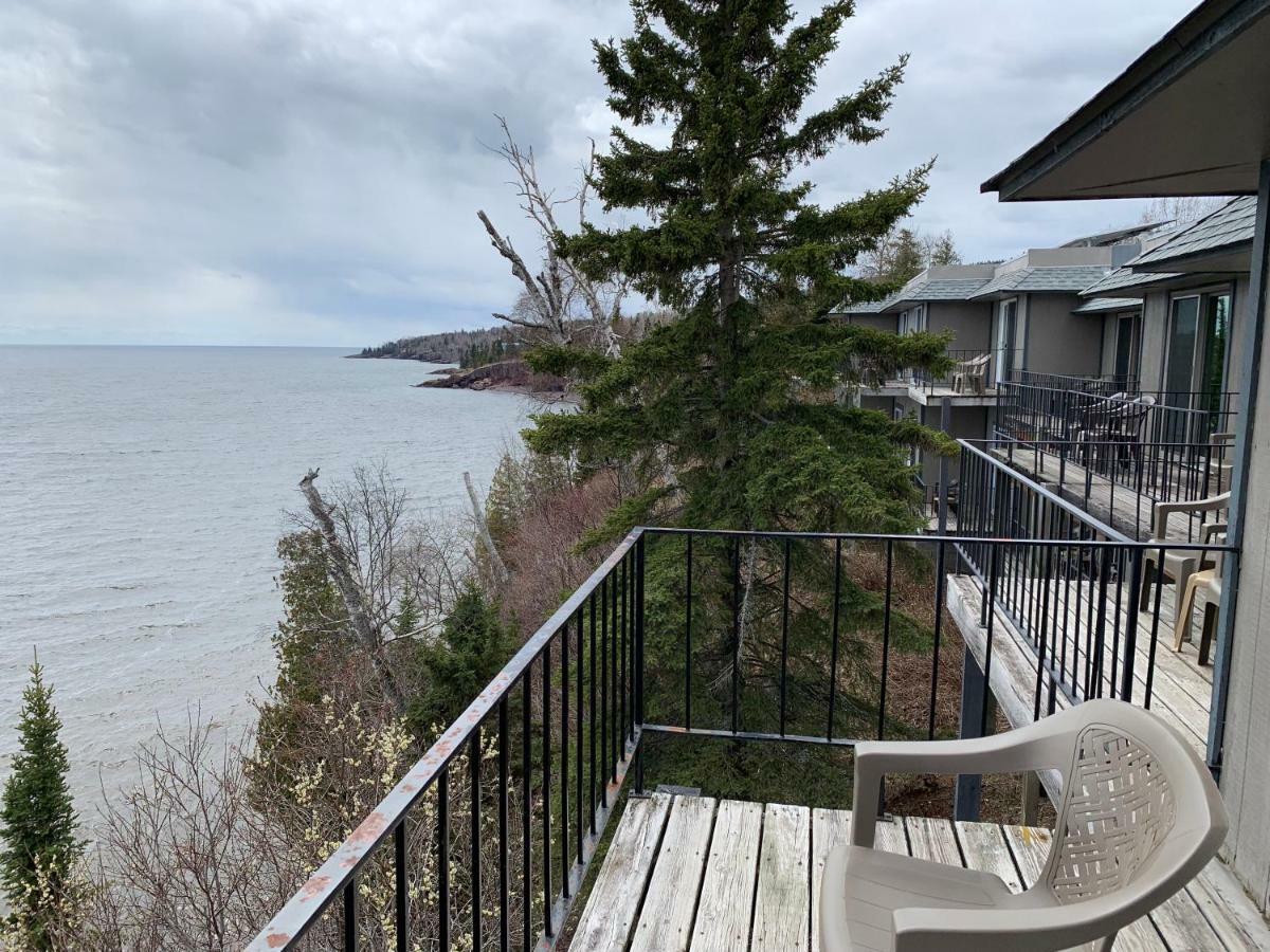 Cliff Dweller On Lake Superior Tofte Экстерьер фото